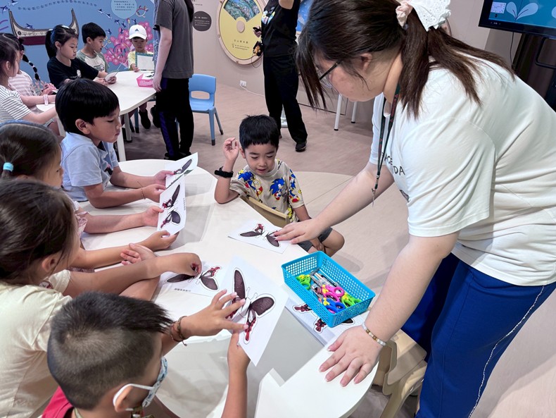 幼兒園： 蝴蝶的彩衣(7/16)-圖片62