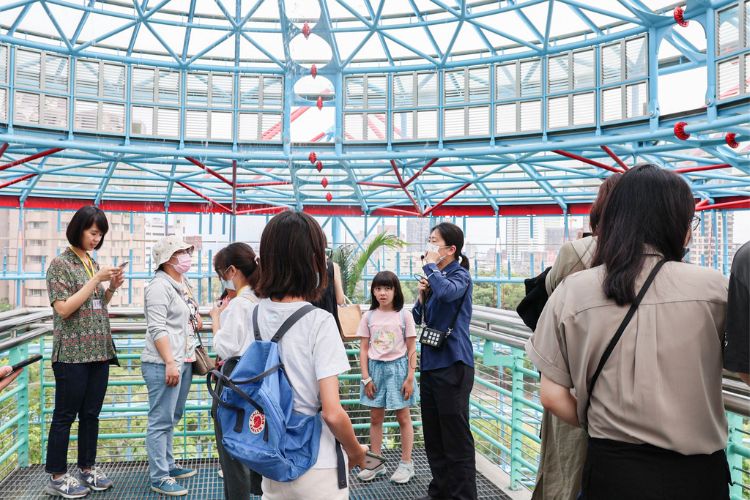 觀察雨林樹冠層、溫室屋頂結構、遠看植物園植栽分布，是鳥瞰植物園三大看點。