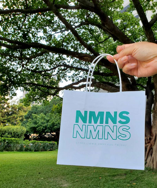 NMNS紙袋-綠字款-文創商品照片1